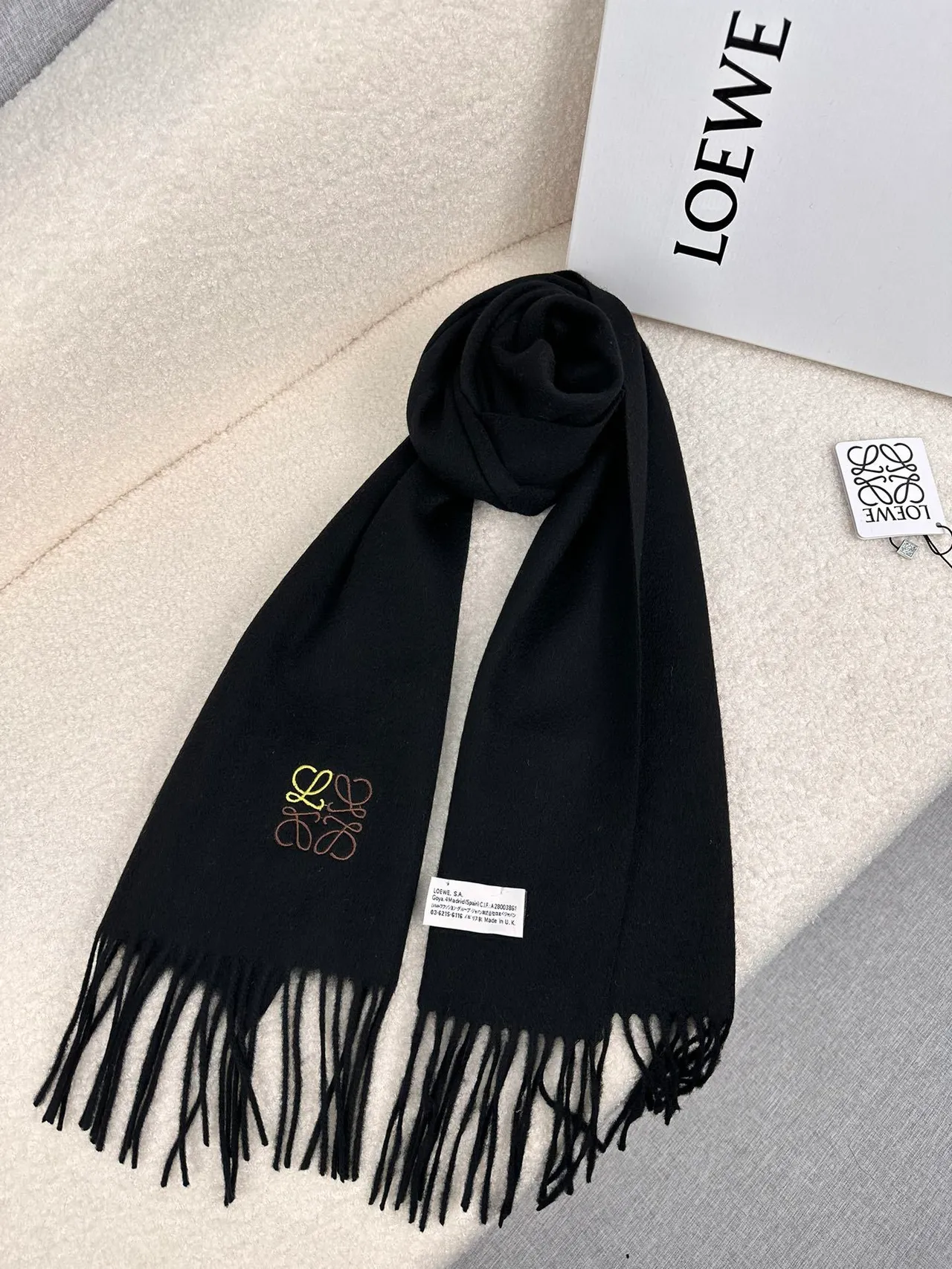 Loewe Anagram Logo écharpe en cachemire noire 2