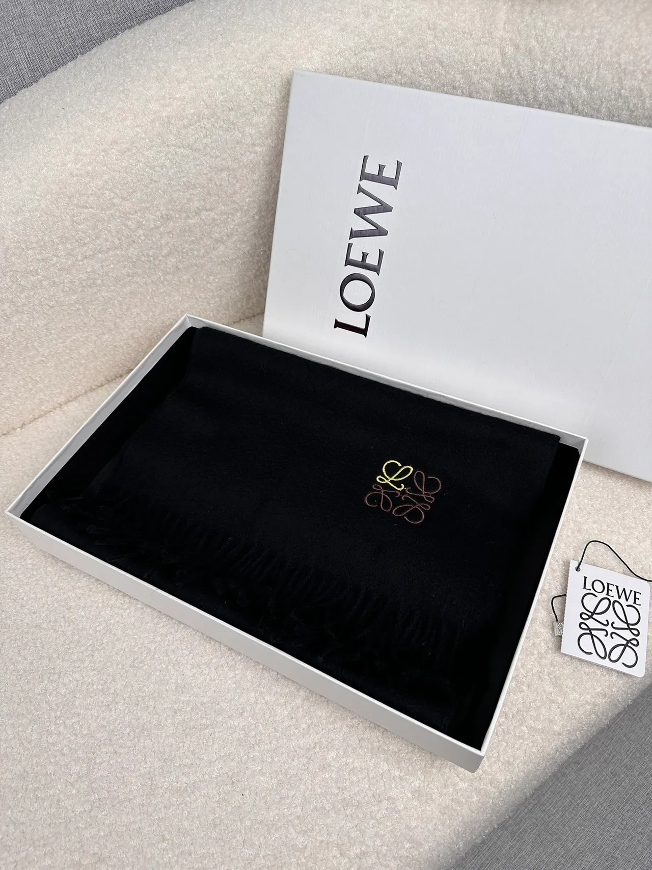 Loewe Anagram Logo écharpe en cachemire noire 8