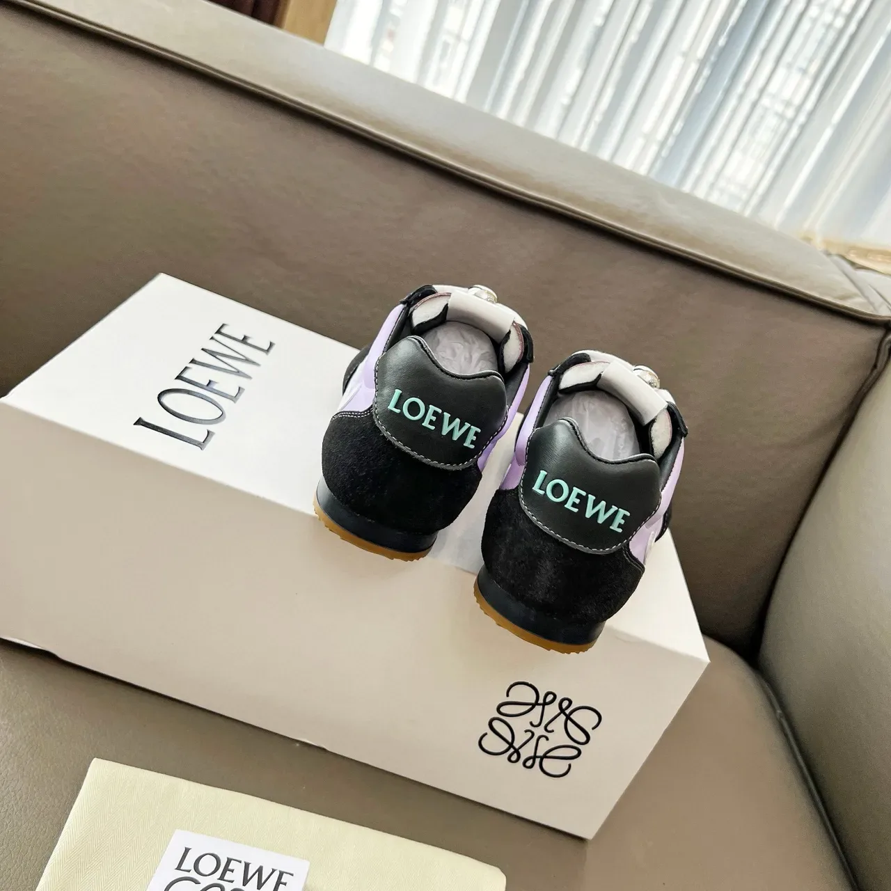 Loewe Flow Runner Negro Púrpura Esculturado Gum Toe Paneles Lavanda Contraste Lifestyle Sneakers 2
