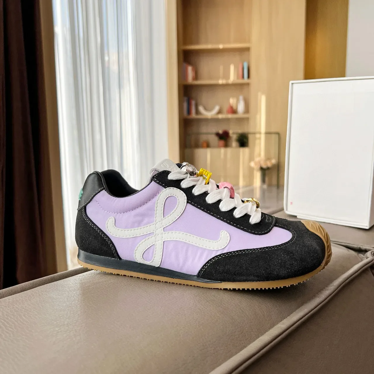 Loewe Flow Runner Negro Púrpura Esculturado Gum Toe Paneles Lavanda Contraste Lifestyle Sneakers 3