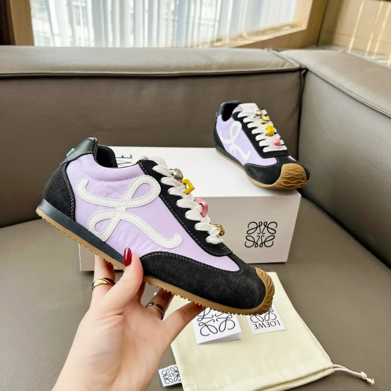 Loewe Flow Runner Negro Púrpura Esculturado Gum Toe Paneles Lavanda Contraste Lifestyle Sneakers 8