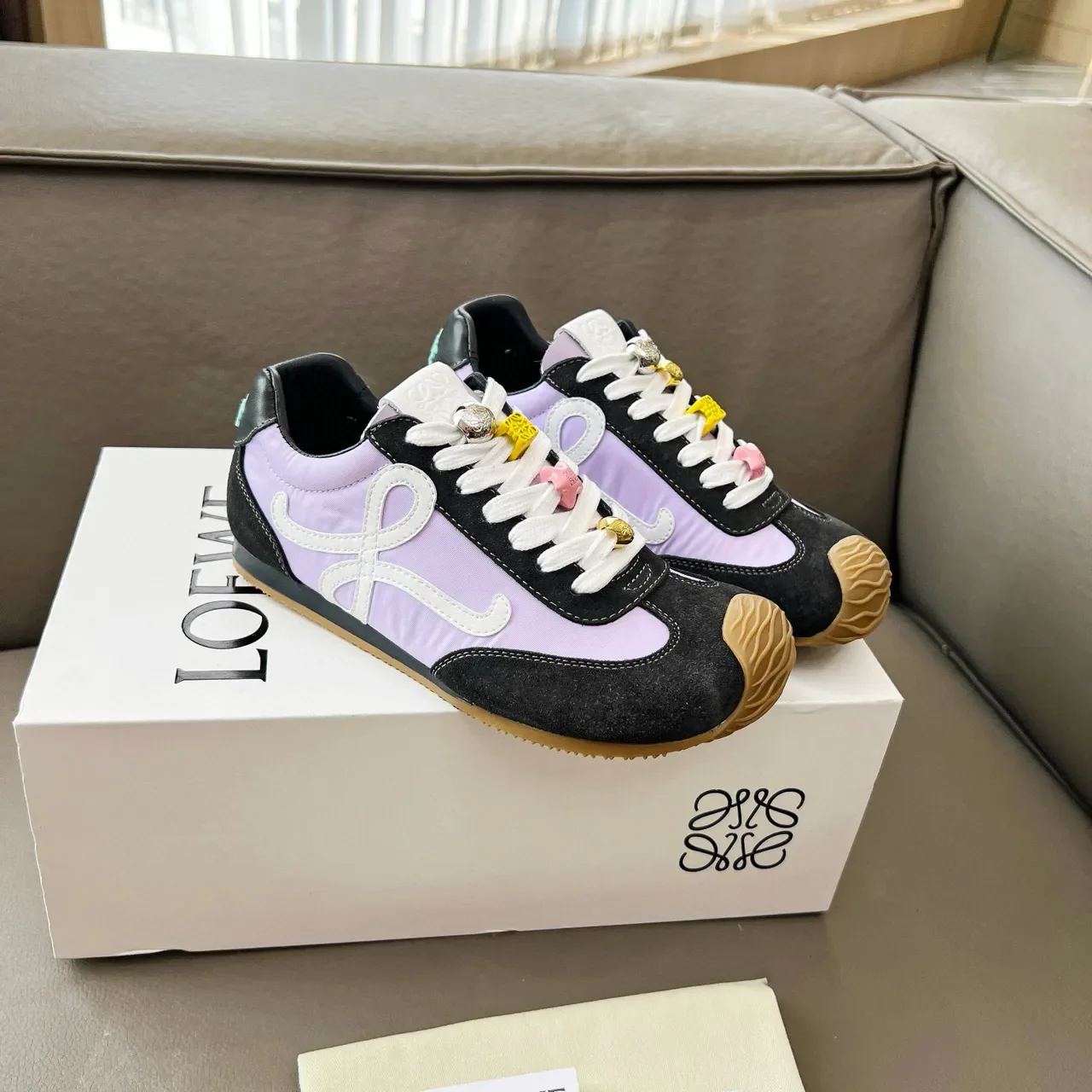 Loewe Flow Runner Negro Púrpura Esculturado Gum Toe Paneles Lavanda Contraste Lifestyle Sneakers 9