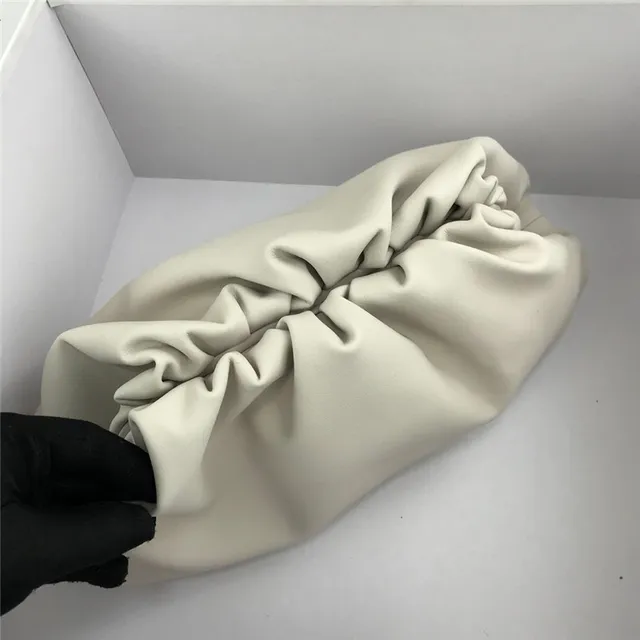 Loewe Pouch 酒红色 柔软皮革 信封手拿包 6