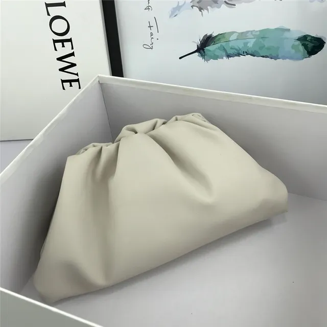 Loewe Pouch 酒红色 柔软皮革 信封手拿包 7