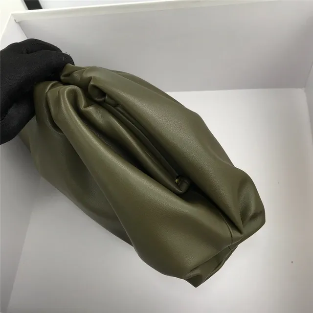 Loewe Pouch 酒红色 柔软皮革 信封手拿包 10