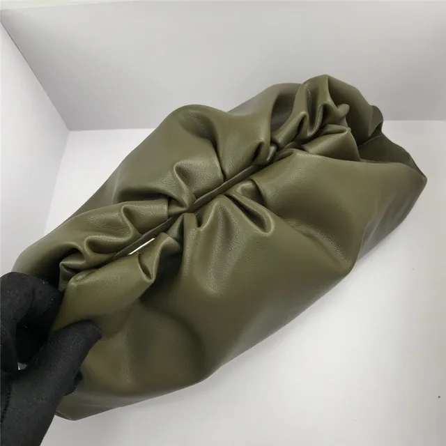 Loewe Pouch 酒红色 柔软皮革 信封手拿包 12