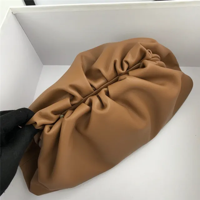 Loewe Pouch 酒红色 柔软皮革 信封手拿包 18