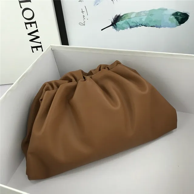 Loewe Pouch 酒红色 柔软皮革 信封手拿包 19