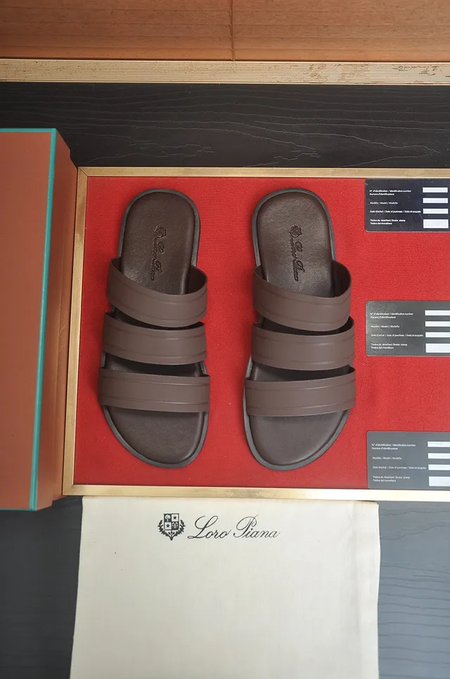Loro Piana Zapatillas marrón de tres correas con suela moldeada 2