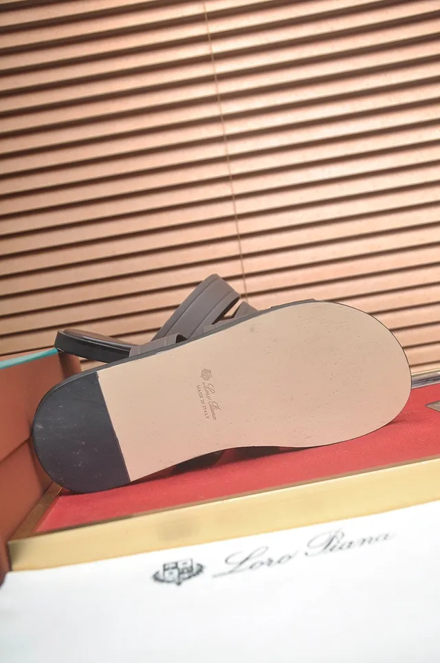 Loro Piana Zapatillas marrón de tres correas con suela moldeada 8