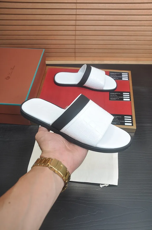 Loro Piana Zapatilla de Cuero con Embossado de Cocodrilo Blanco 3