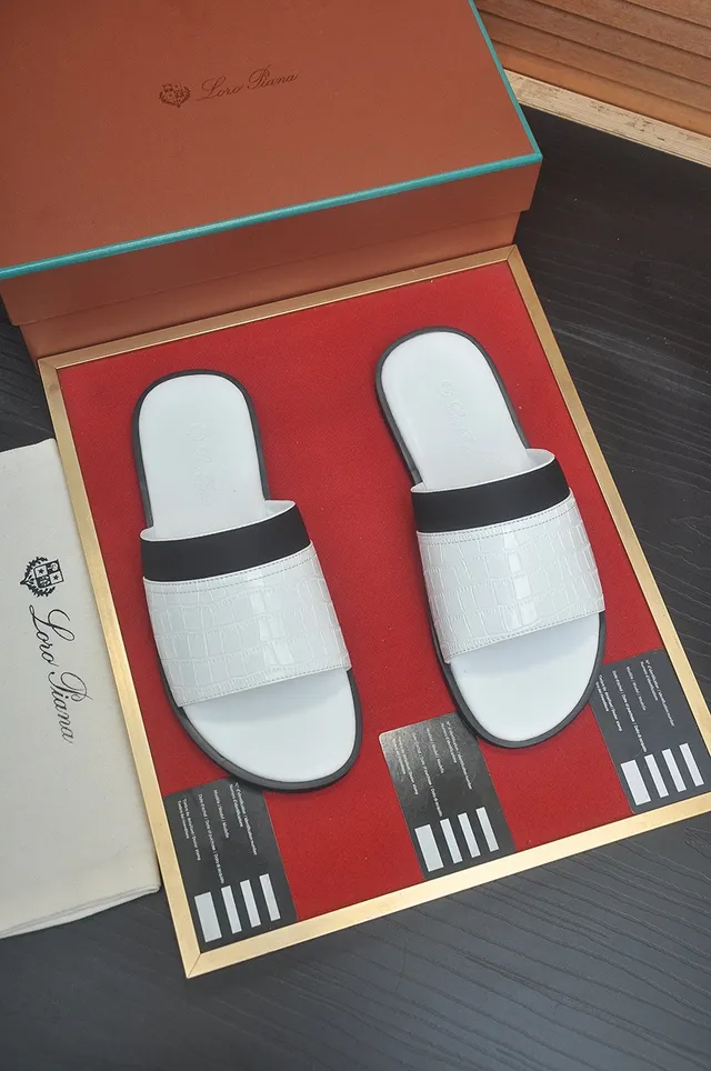 Loro Piana Zapatilla de Cuero con Embossado de Cocodrilo Blanco 4