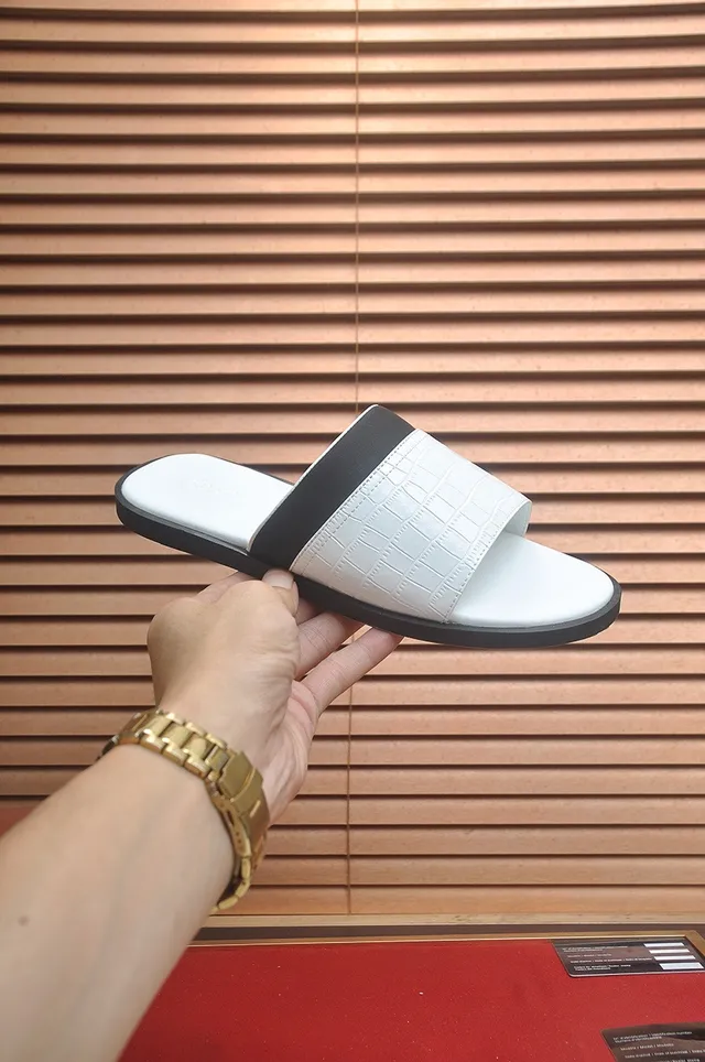 Loro Piana Zapatilla de Cuero con Embossado de Cocodrilo Blanco 6