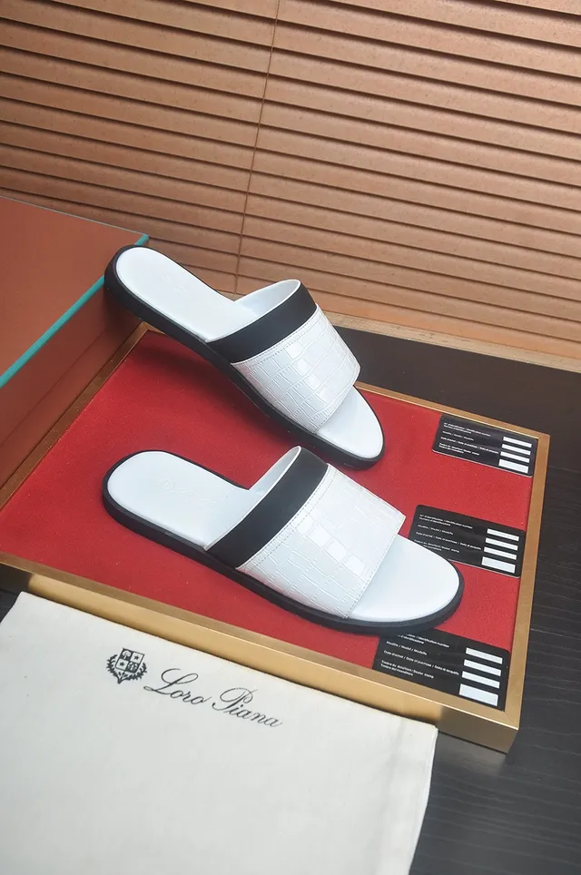 Loro Piana Zapatilla de Cuero con Embossado de Cocodrilo Blanco 7