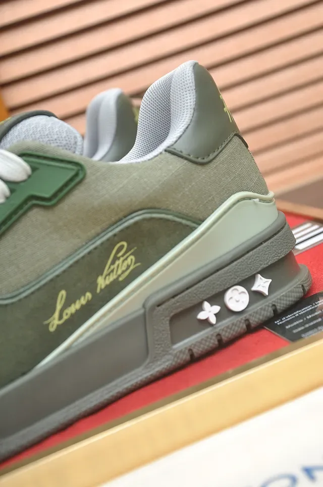 Louis Vuitton Army Green Gray Olive Suède et Toile Tige Sculptée Semelle Caoutchouc Couches Lifestyle Sneakers 2