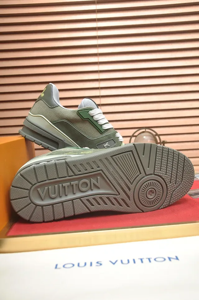 Louis Vuitton Army Green Gray Olive Suède et Toile Tige Sculptée Semelle Caoutchouc Couches Lifestyle Sneakers 4