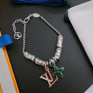 Louis Vuitton سوار خرز فضي أخضر سلسلة الربط