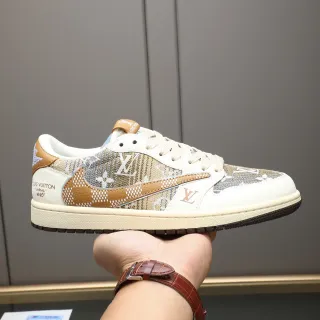 Louis Vuitton Beige Marrón Impresión Monograma Parte Superior Textil Cuero Tan Capa Inspirada en Swoosh Zapatillas Lifestyle