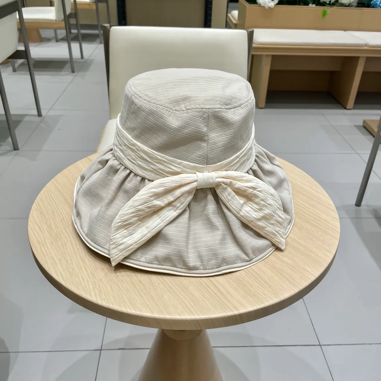 Louis Vuitton Chapeau de Seau Beige Blanc Couronne Plissée Réunie Volantée Borde 9