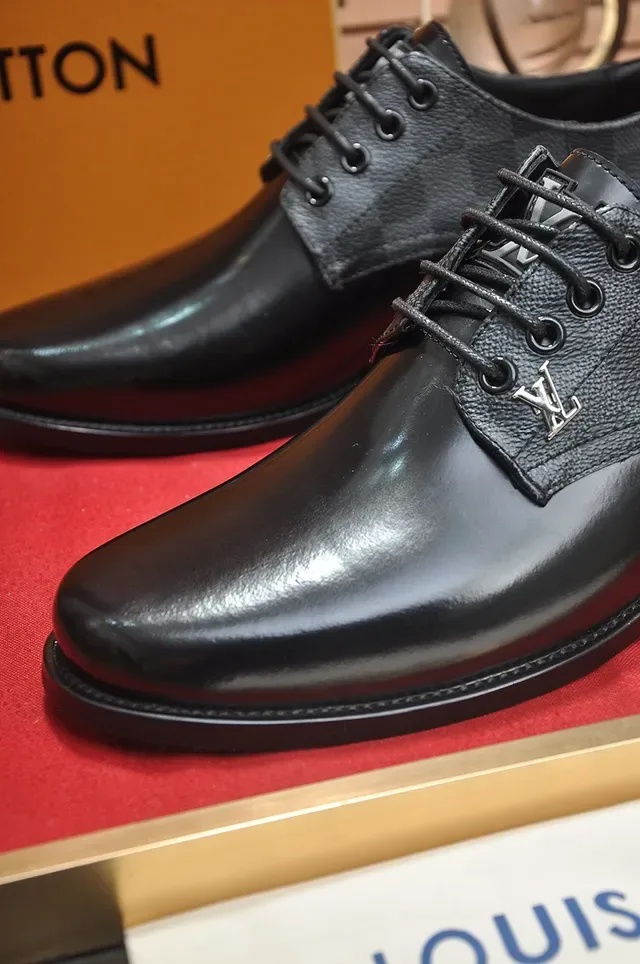 Louis Vuitton Chaussures Oxford Noir Cuir Patenté et Texturé à Embout Cap 2