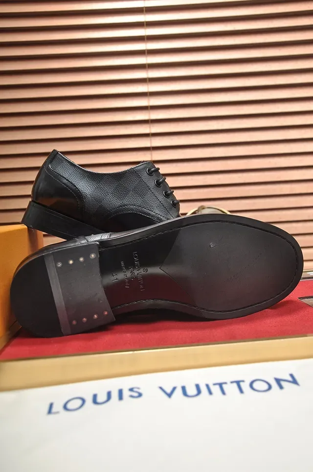 Louis Vuitton Chaussures Oxford Noir Cuir Patenté et Texturé à Embout Cap 3
