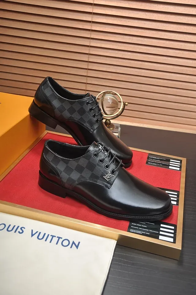 Louis Vuitton Chaussures Oxford Noir Cuir Patenté et Texturé à Embout Cap 4