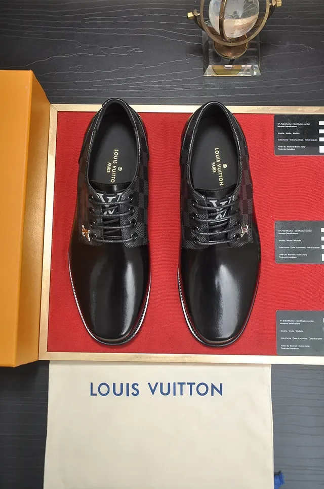 Louis Vuitton Chaussures Oxford Noir Cuir Patenté et Texturé à Embout Cap 5