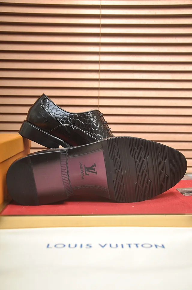 Louis Vuitton Sapatos Oxford de ponta com embossagem de crocodilo preto 3
