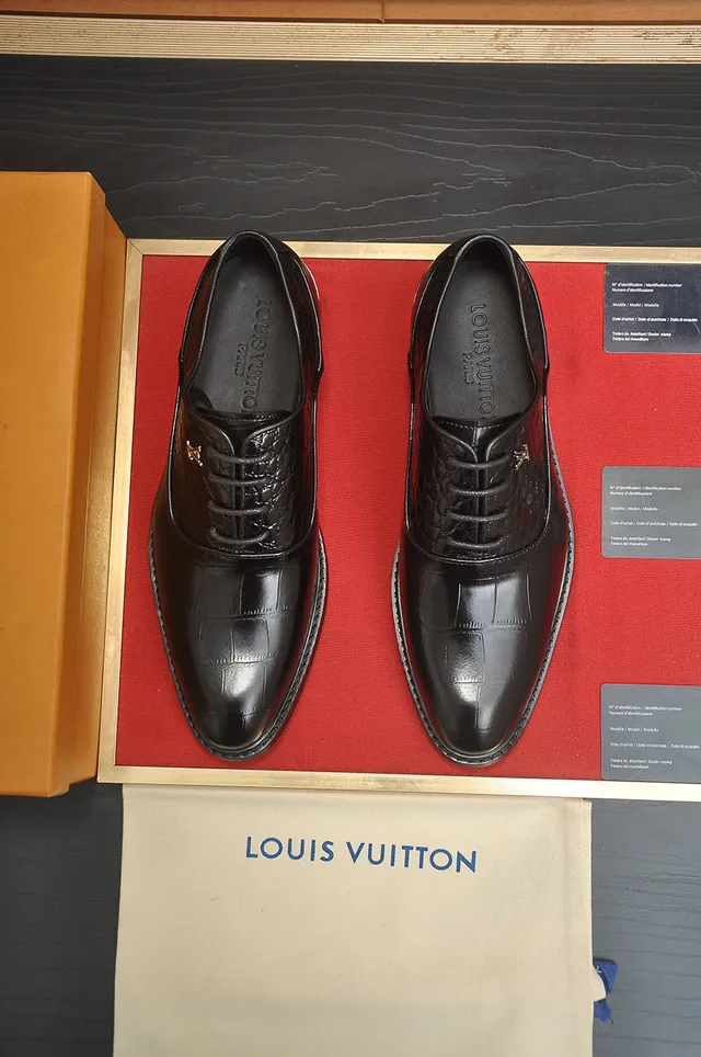 Louis Vuitton Sapatos Oxford de ponta com embossagem de crocodilo preto 5