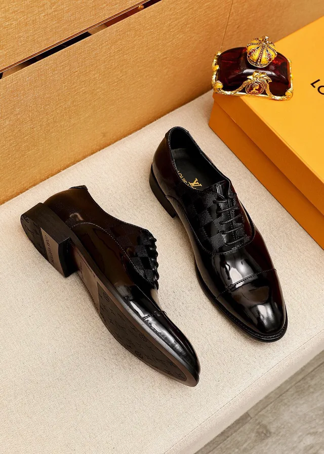 Louis Vuitton Chaussures Oxford en cuir verni noir et doré avec embout 3