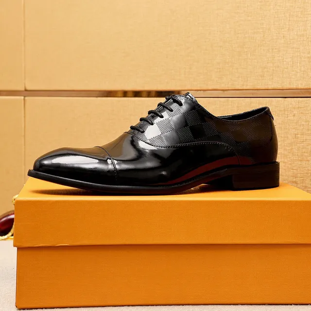 Louis Vuitton Chaussures Oxford en cuir verni noir et doré avec embout 4