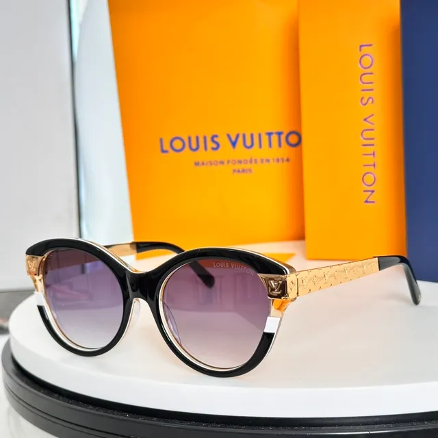Louis Vuitton Lunettes de soleil noir or silhouette yeux de chat accents de plaque LV 4
