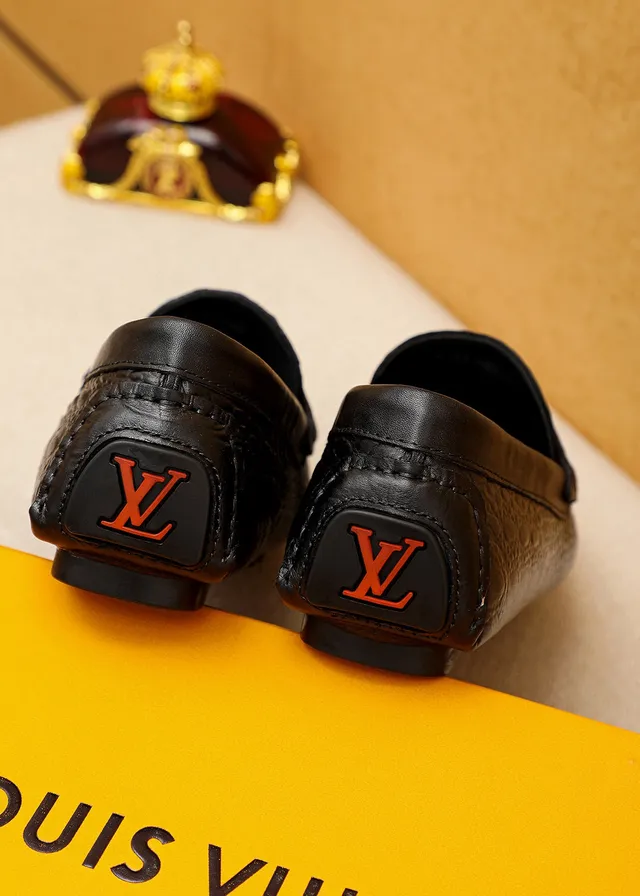 Louis Vuitton Black Gold Crocodile-Embossed Leather LV Medallion Buckle Loafer 3