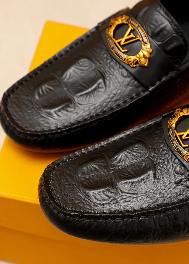 Louis Vuitton Black Gold Crocodile-Embossed Leather LV Medallion Buckle Loafer 5