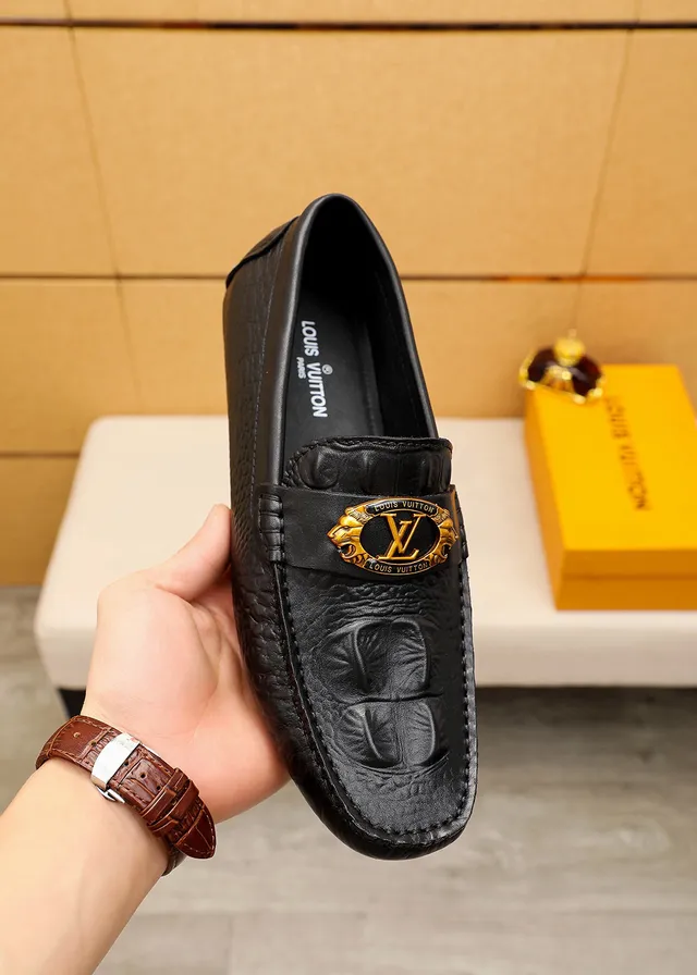 Louis Vuitton Black Gold Crocodile-Embossed Leather LV Medallion Buckle Loafer 7