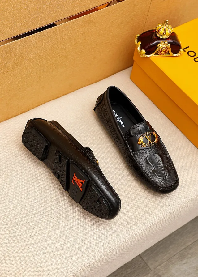 Louis Vuitton Black Gold Crocodile-Embossed Leather LV Medallion Buckle Loafer 9