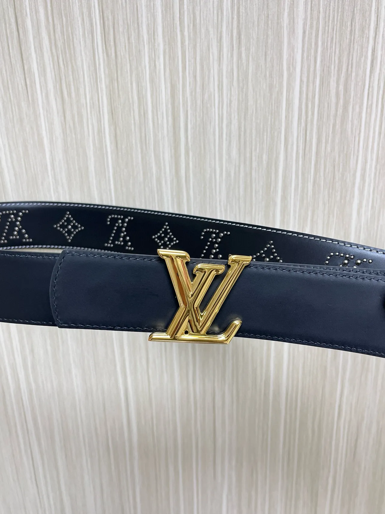 Louis Vuitton Black Gold Monogram Buckle Smooth Leather Belt 2