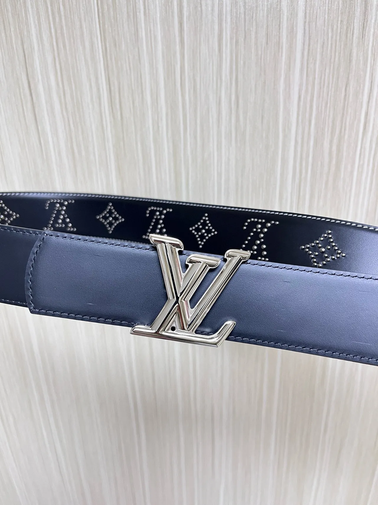 Louis Vuitton Black Gold Monogram Buckle Smooth Leather Belt 8