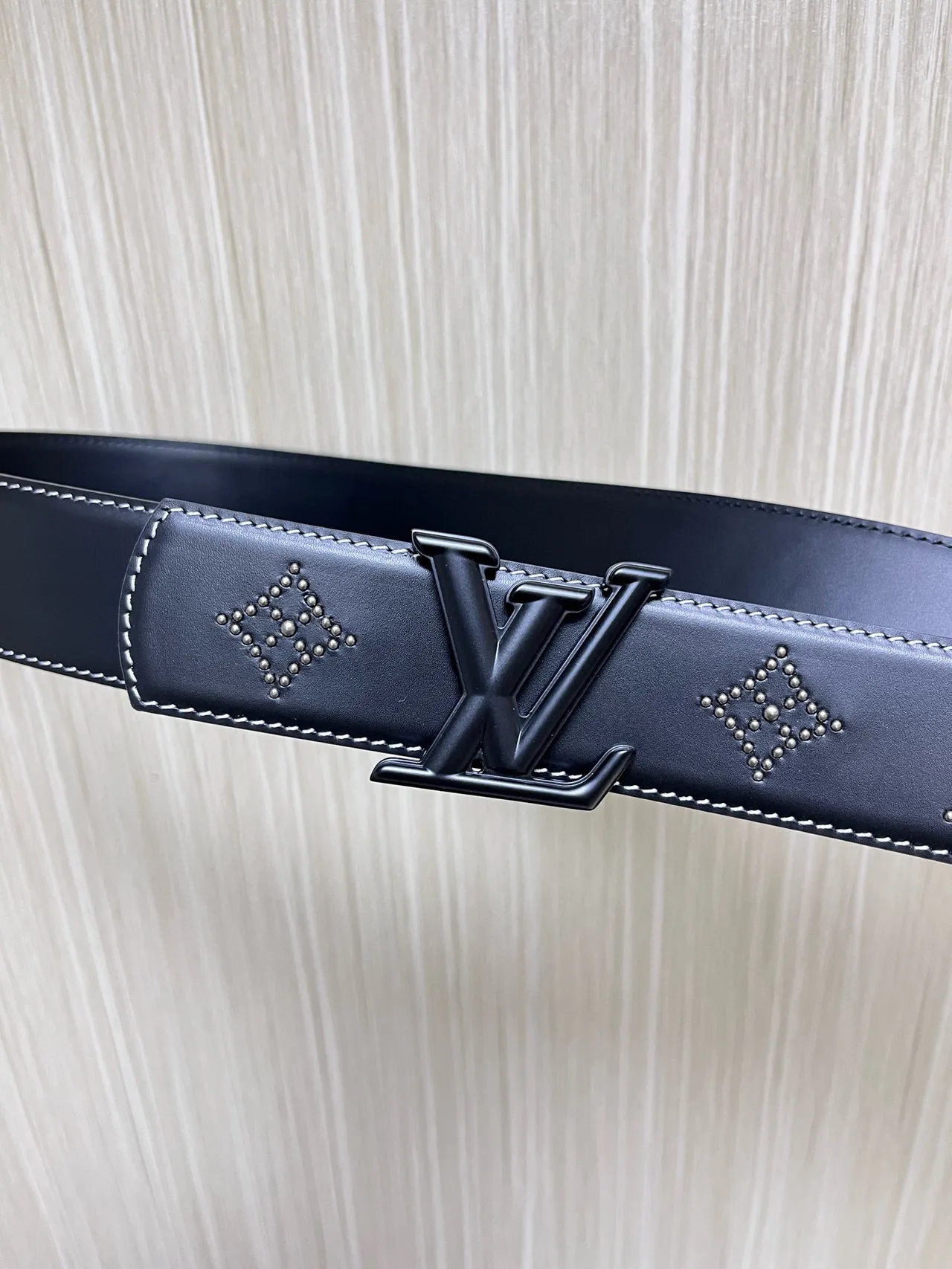 Louis Vuitton Black Gold Monogram Buckle Smooth Leather Belt 15