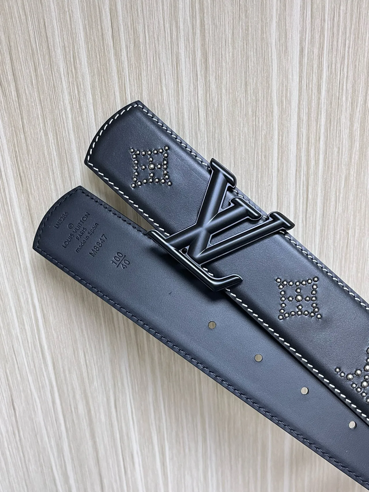 Louis Vuitton Black Gold Monogram Buckle Smooth Leather Belt 17