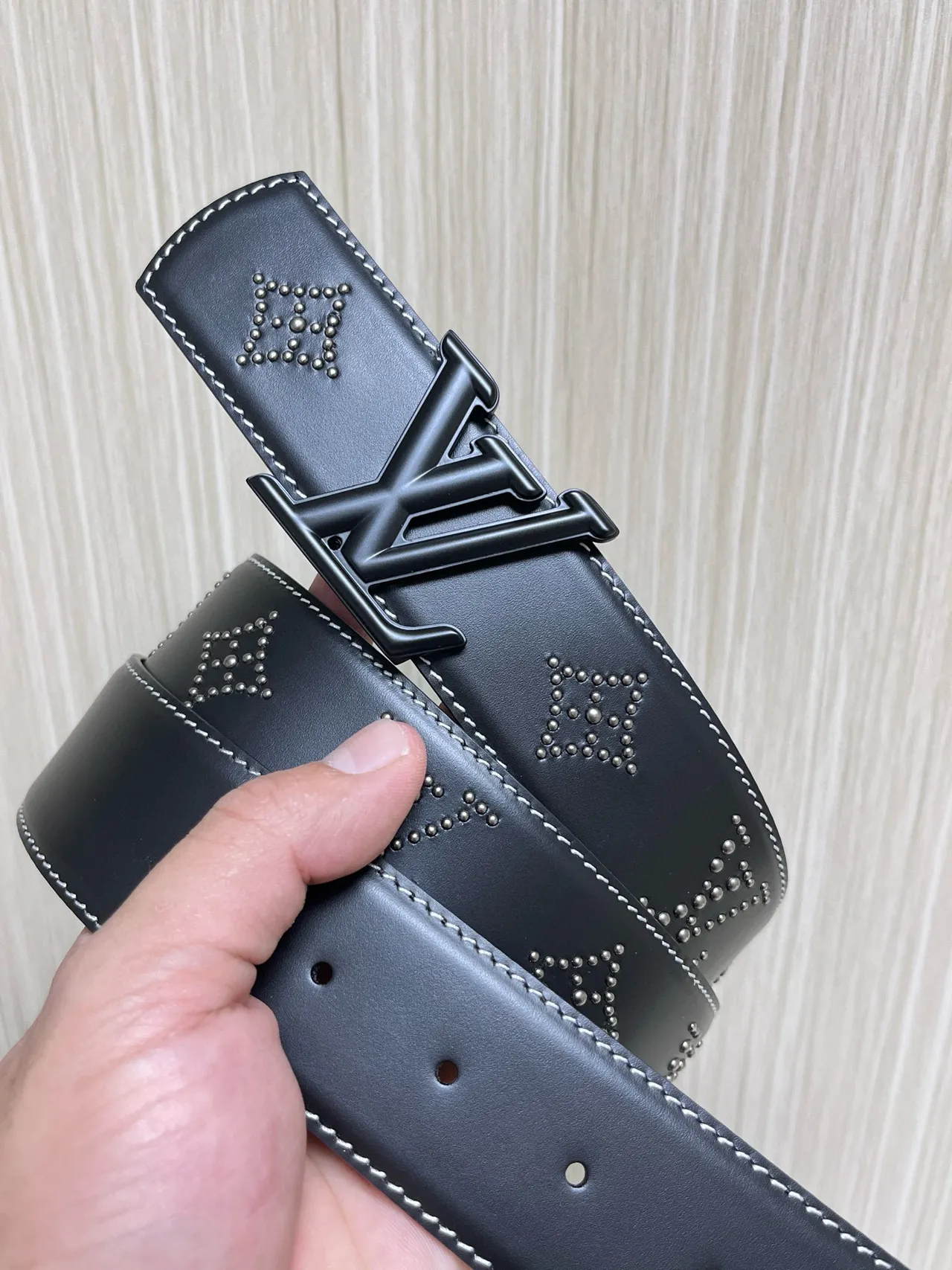 Louis Vuitton Black Gold Monogram Buckle Smooth Leather Belt 19