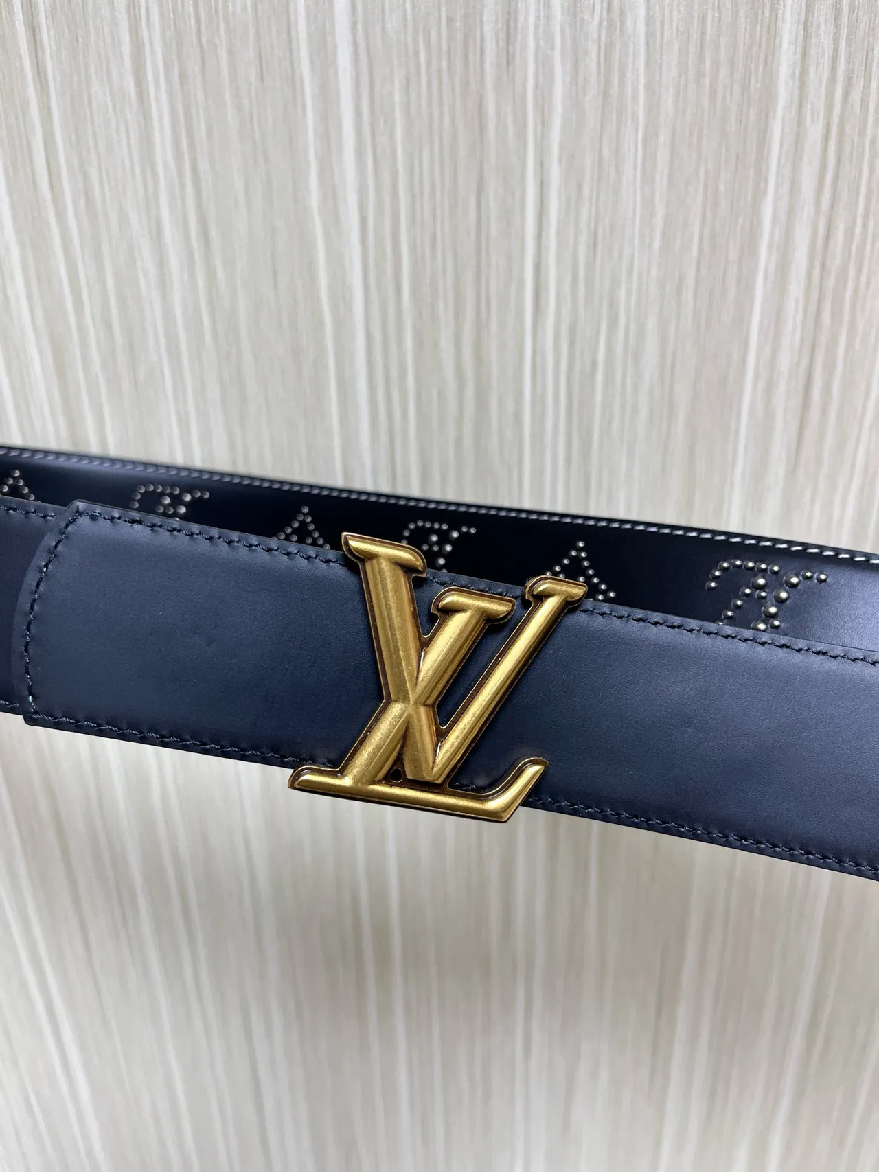 Louis Vuitton Black Gold Monogram Buckle Smooth Leather Belt 21