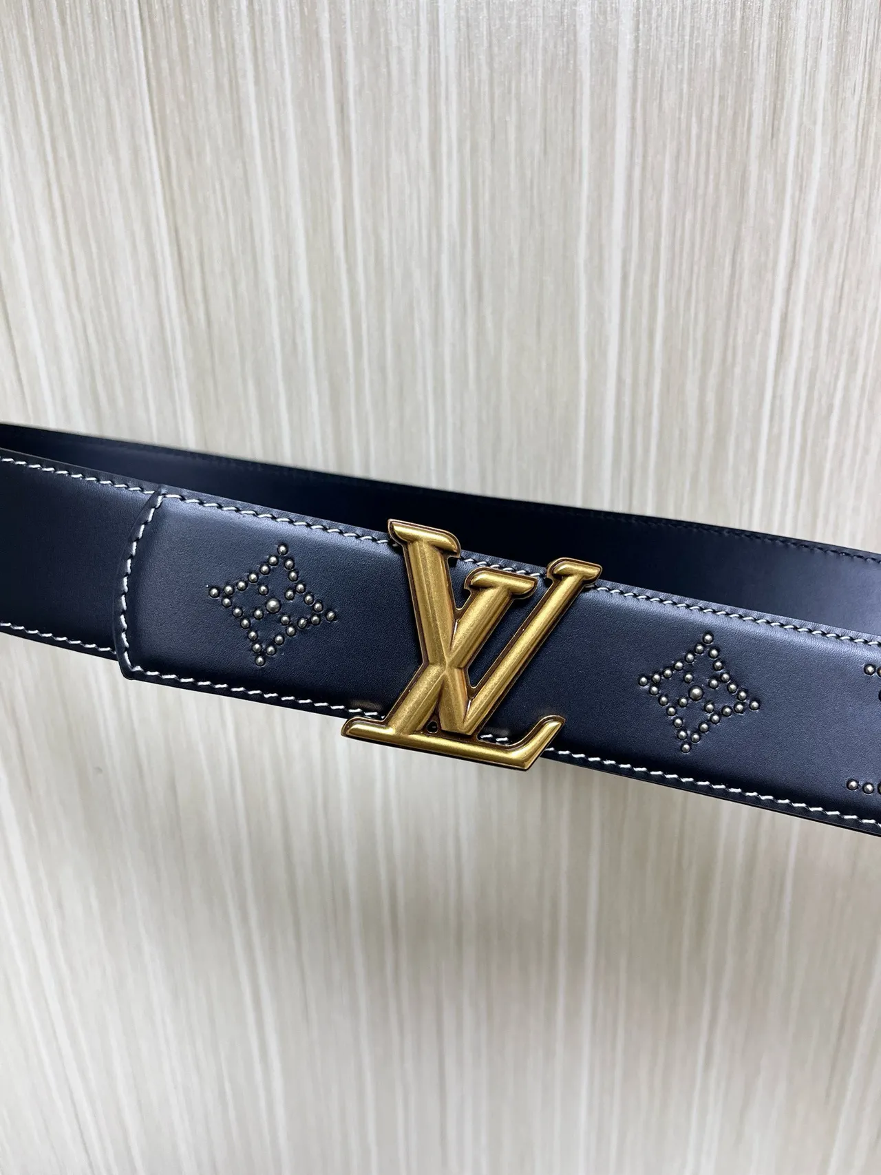 Louis Vuitton Black Gold Monogram Buckle Smooth Leather Belt 22