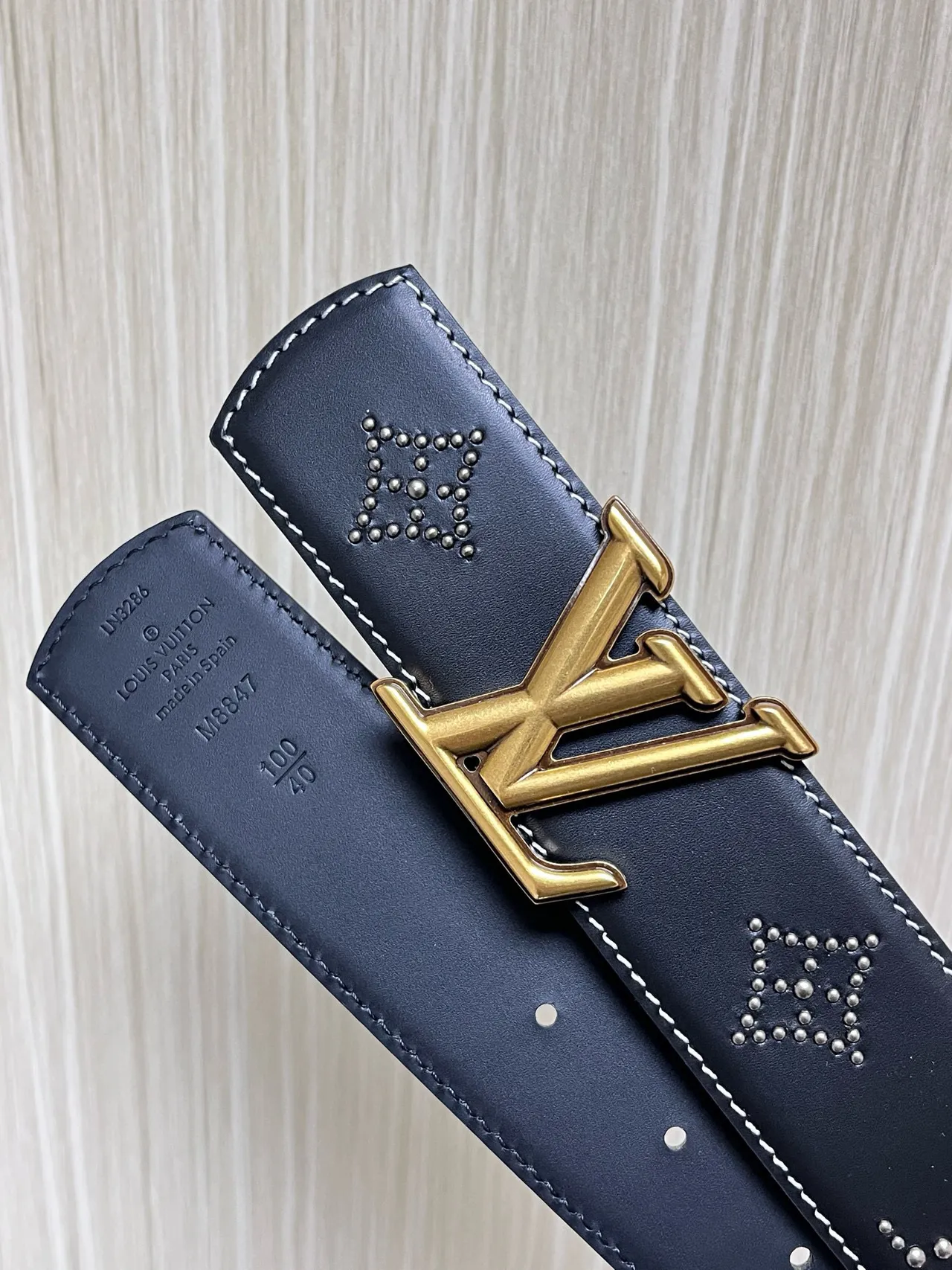 Louis Vuitton Black Gold Monogram Buckle Smooth Leather Belt 23