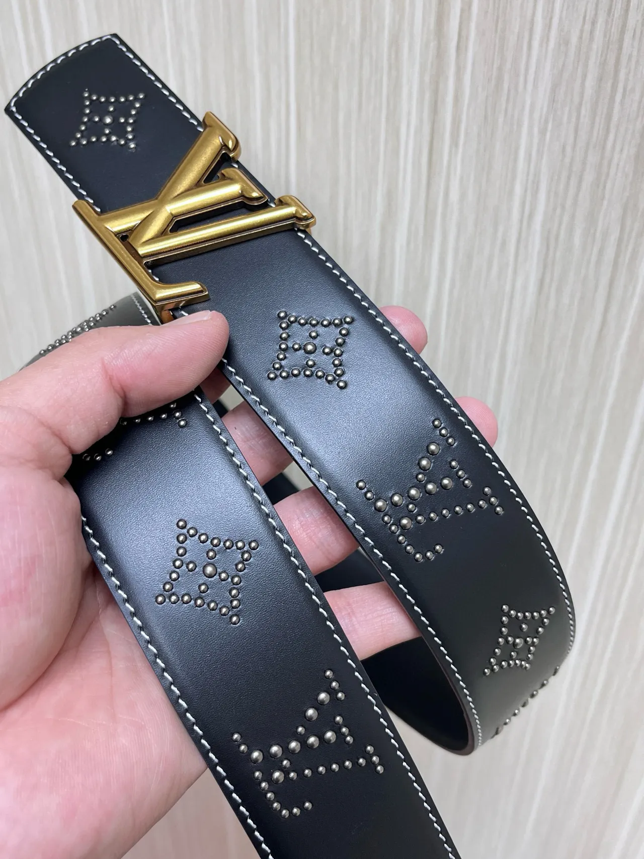 Louis Vuitton Black Gold Monogram Buckle Smooth Leather Belt 24