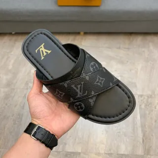 Louis Vuitton काला सोना मोनोग्राम-प्रिंटेड स्ट्रैप लोगो इनसोल स्लिपर्स