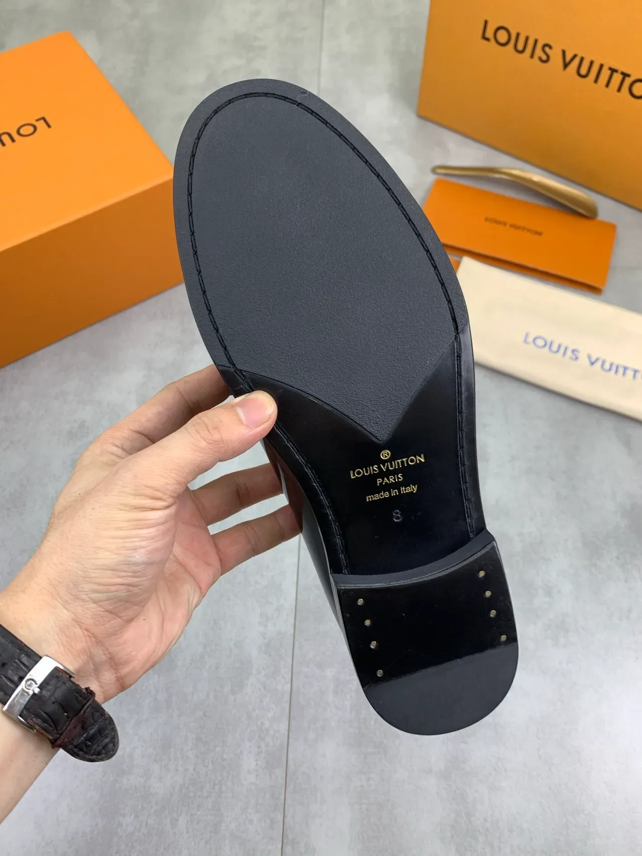 Louis Vuitton Cuir Patenté Noir Doré Boucle Métal LV Loafer 3