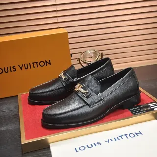 Louis Vuitton काला सोने का टेक्स्चर्ड ग्रेन लेदर हॉर्सबिट बकल लोफर