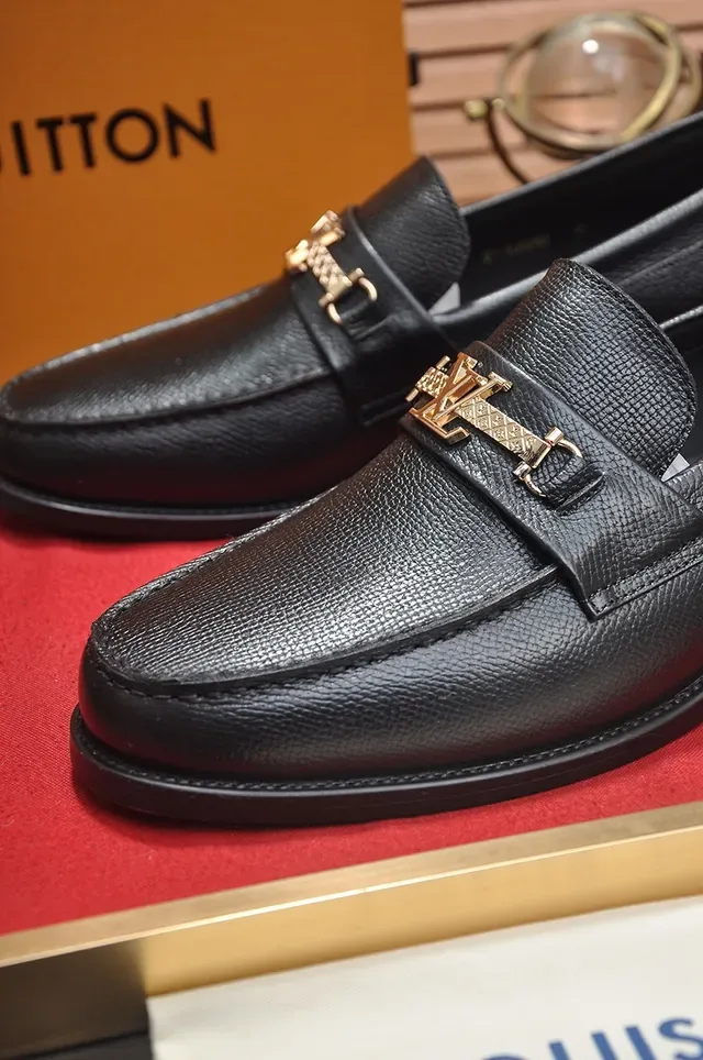 Louis Vuitton Black Gold Textured Grain Leather Horsebit Buckle Loafer 2
