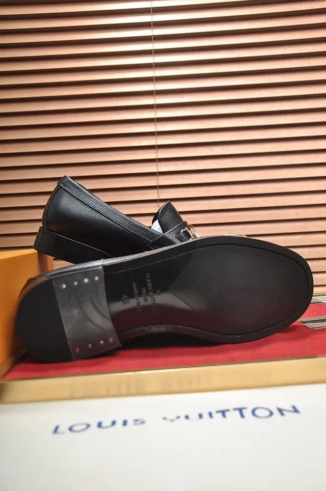 Louis Vuitton Black Gold Textured Grain Leather Horsebit Buckle Loafer 3